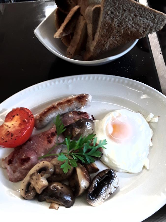 The Mitre Inn Witheridge Екстериор снимка